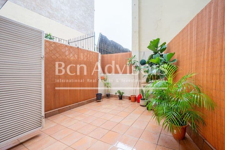 Charming Refurbishable Flat with Terrace in Eixample, Barcelona