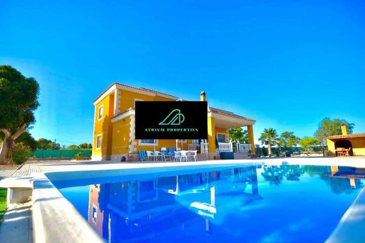 Spacious Villa Rental near Newton School in Elche