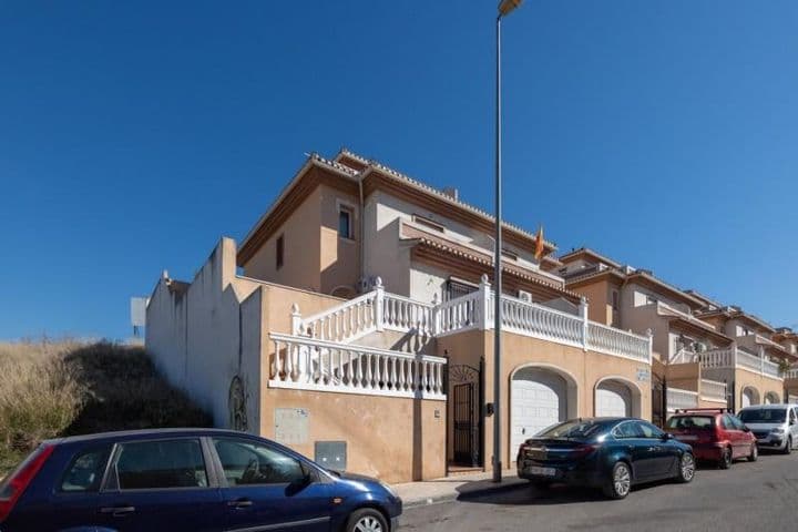 Stunning Semi-Detached Home in the Heart of Peligros