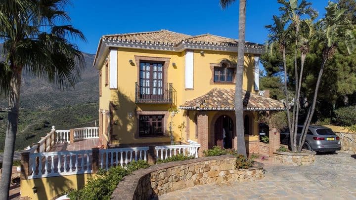 Stunning Villa with Mountain and Sea Views in Estepona