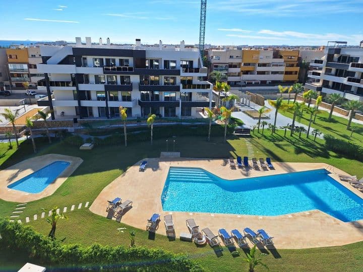 Long-Term Rent: Modern 2-Bedroom Apartment in Punta Prima, Orihuela Costa