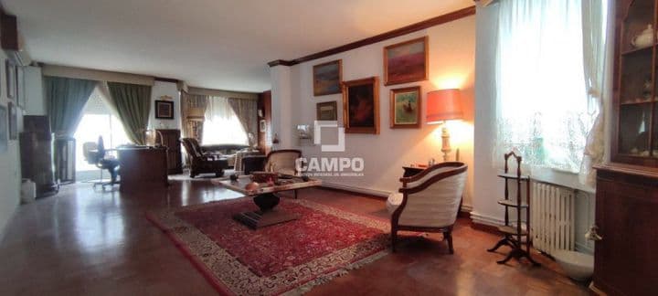 Spacious 5-Bedroom Apartment in the Heart of Albacete