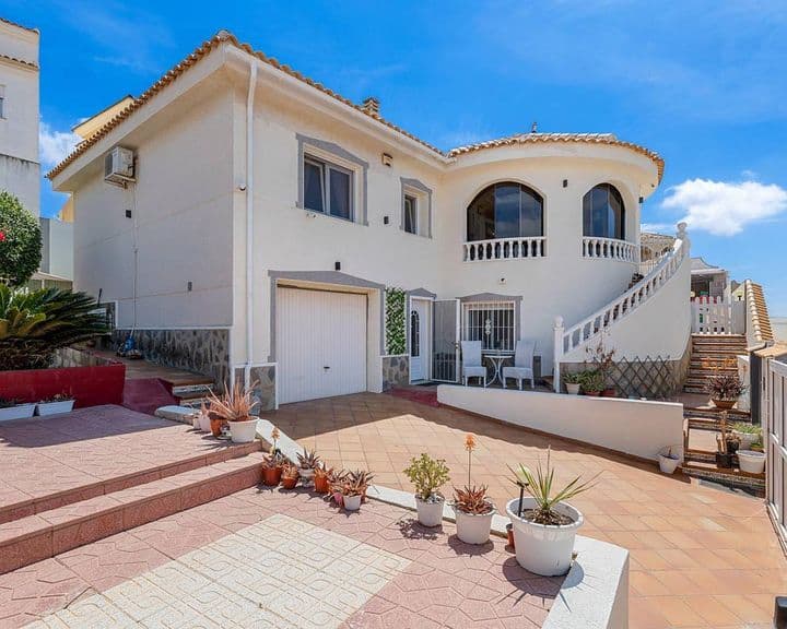 Spacious 6-Bedroom Villa in Benijofar - Your Dream Home Awaits!