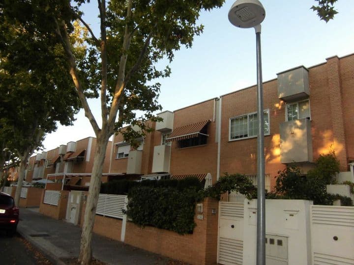 Spacious Townhouse in Ciudad Real - Perfect Location!