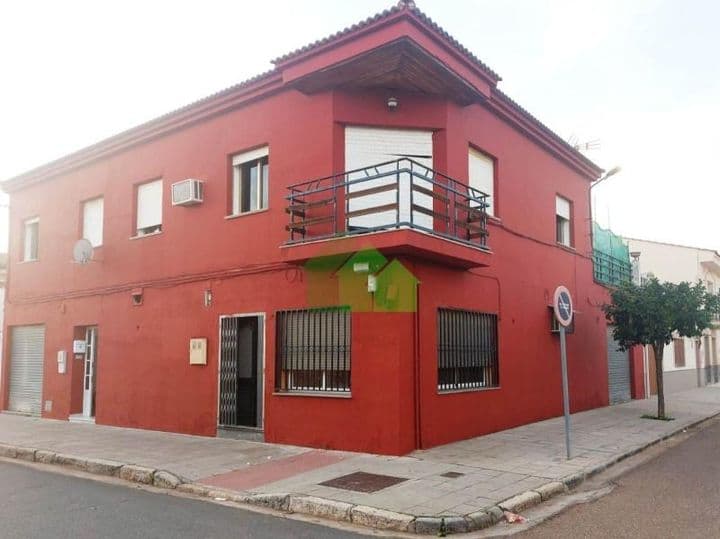 Spacious Corner Building for Sale in Pueblonuevo del Guadiana