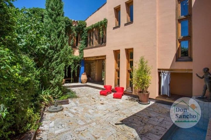 Stunning Modern Home in Simancas - A Perfect Blend of Charm and Luxury