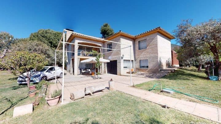 Charming Chalet in Quiet Córdoba Suburb