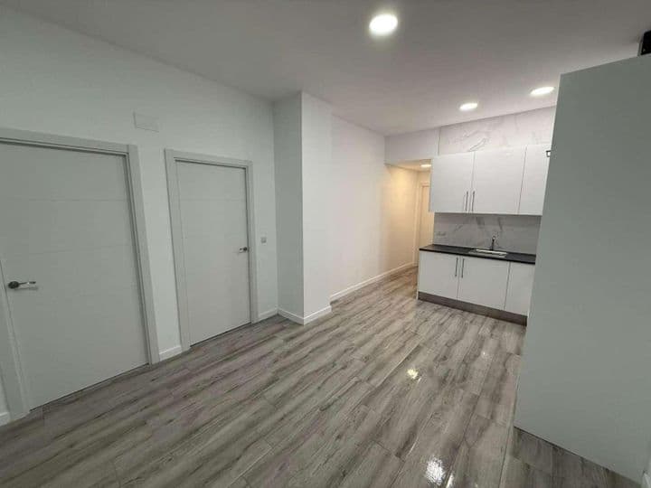 Cozy New Flat Steps from the Beach in La Carihuela