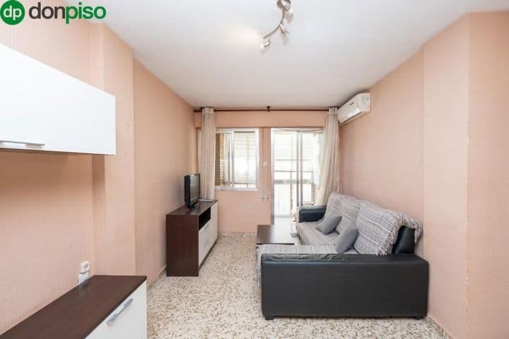 Spacious Apartment in Avenida de Cervantes - Your Dream Home Awaits!