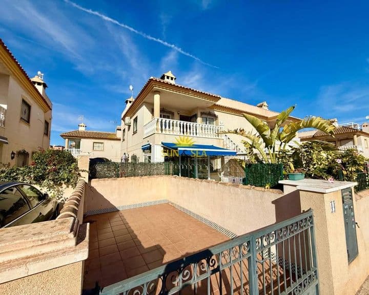 Encantador Bungalow en alquiler en Villamartín, Orihuela