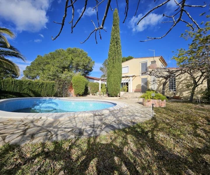 Charming Seaside Villa in L'Ametlla de Mar