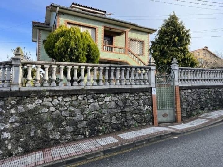 Fixer-Upper Haven in Maliaño - Great Potential!