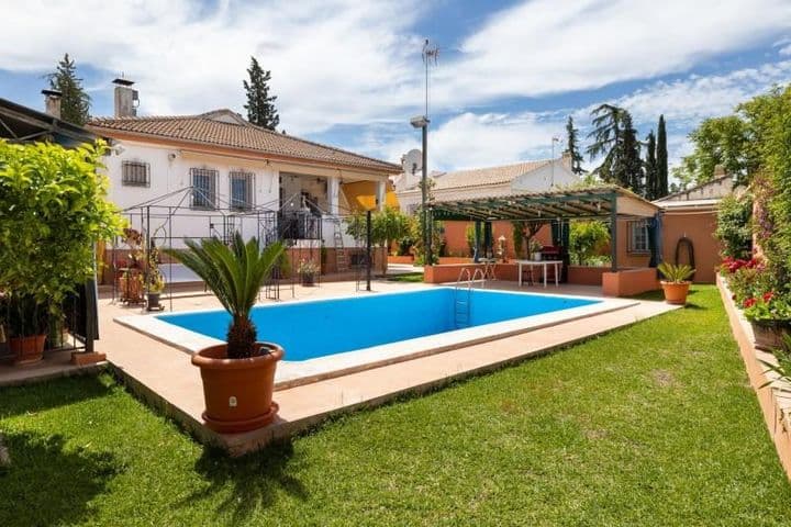 Luxurious Chalet in Churriana de la Vega – A Dream Home Awaits!