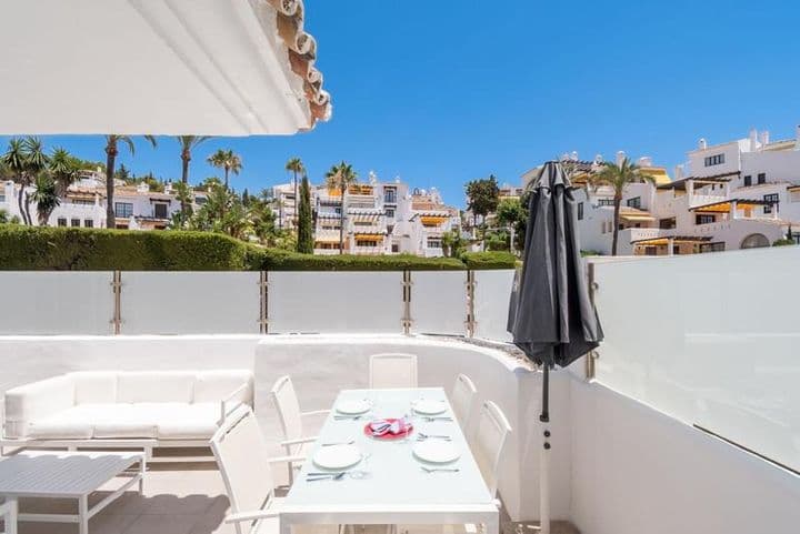 Luxury Living in Nueva Andalucía: Spacious 3-Bedroom Apartment Near Puerto Banús