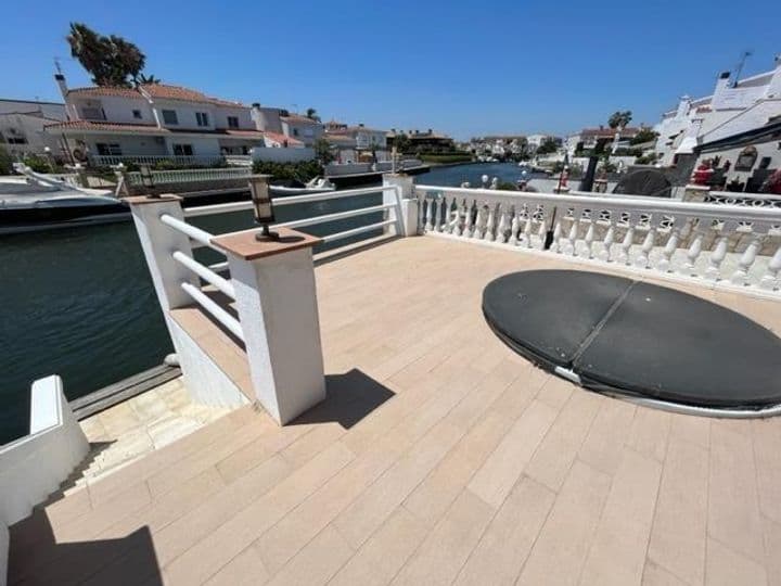 Charming 3-Bedroom House with Mooring in Empuriabrava, Costa Brava