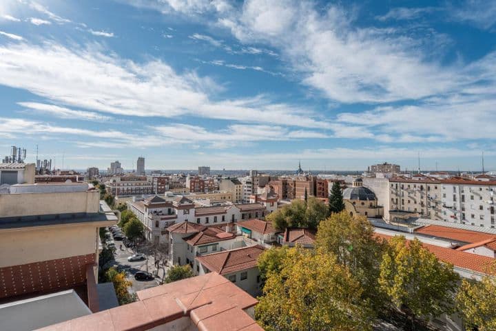 Sunny Loft in Vallehermoso, Madrid - Perfect for Renovation!