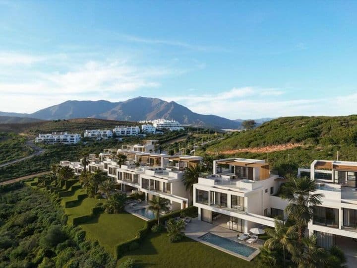 Luxury Living in Casares Costa: Your Dream Villa Awaits!