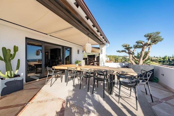 Luxury Penthouse with Stunning Views in Sierra Blanca