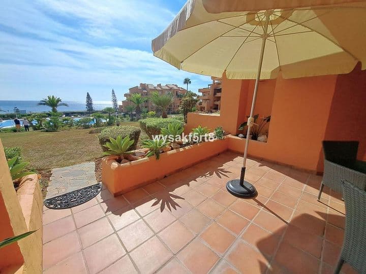 Beachfront Bliss: Gorgeous Ground Floor Apartment i La Duquesa, Manilva