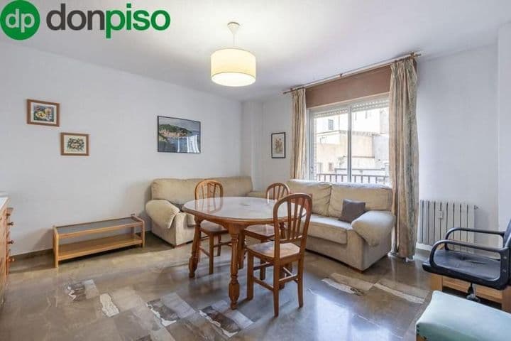 Charming 3-Bedroom Apartment in Central Granada