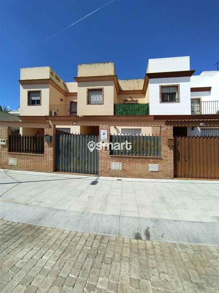 Spacious 3-Bedroom Townhouse in Alcalá de Guadaira, Sevilla