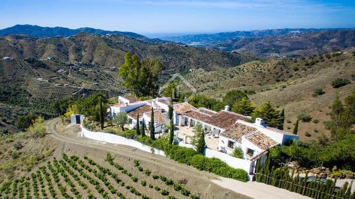 Stunning Hilltop Villa in La Axarquía, Málaga - Luxury Living with Breathtaking Views