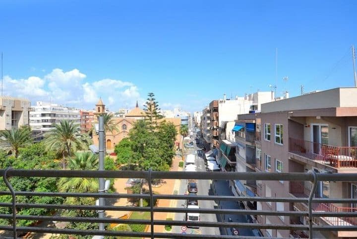 Spacious 4-Bedroom Apartment in Prime Torrevieja Location