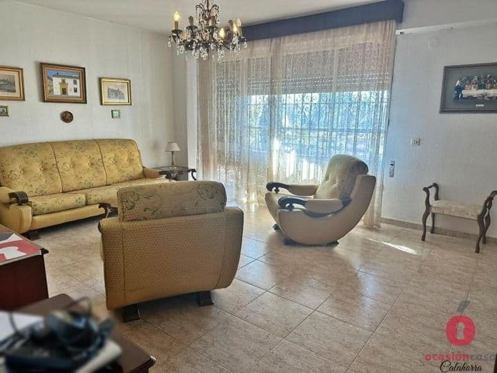 Spacious Corner Apartment in Plaza de Andalucía