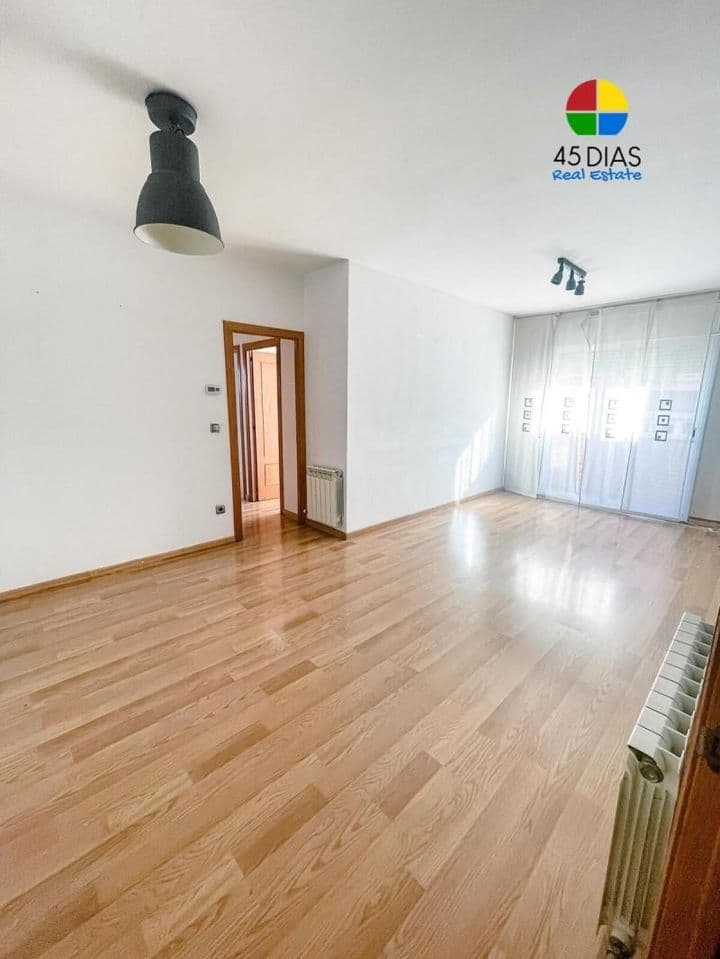 Bright and Spacious 3-Bedroom Apartment in the Heart of the City