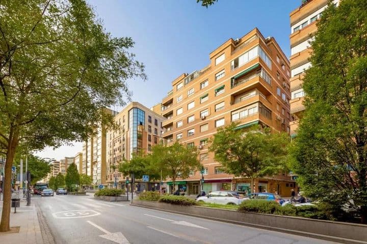 Modern 2-Bedroom Apartment on Camino de Ronda, Granada