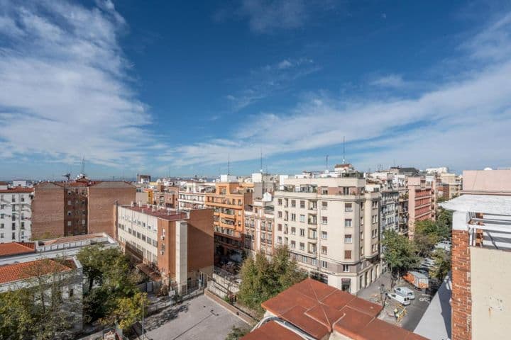 Spacious Vallehermoso Penthouse: A Blank Canvas in Madrid