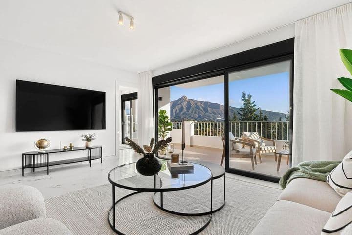 Stilvolle 4-Zimmer-Wohnung in Nueva Andalucía, nur Schritte von Centro Plaza