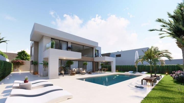 Atemberaubende 4-Zimmer-Villas in der Nähe des Strandes in [Location]