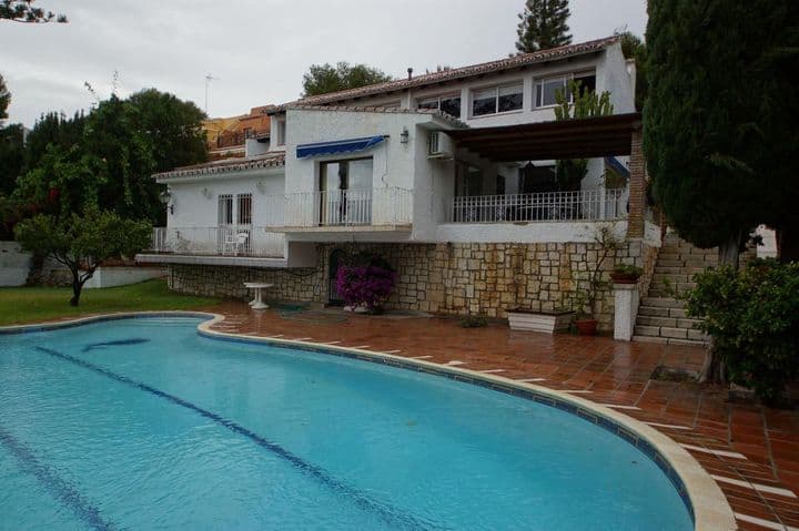 Spacious Villa in Marbella – Great Investment Opportunity!