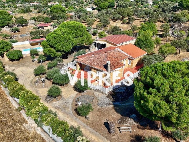 Stunning 11,000m² Estate in Malpartida de Cáceres, Just 10 Minutes from Cáceres