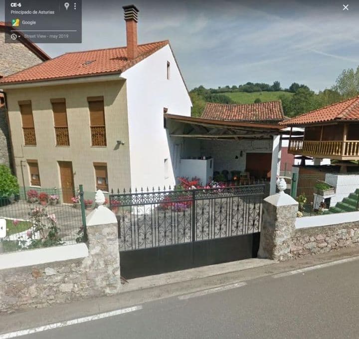 Charming Farmhouse with Warehouse and Granaries in Riego, Near Gijón, Asturias