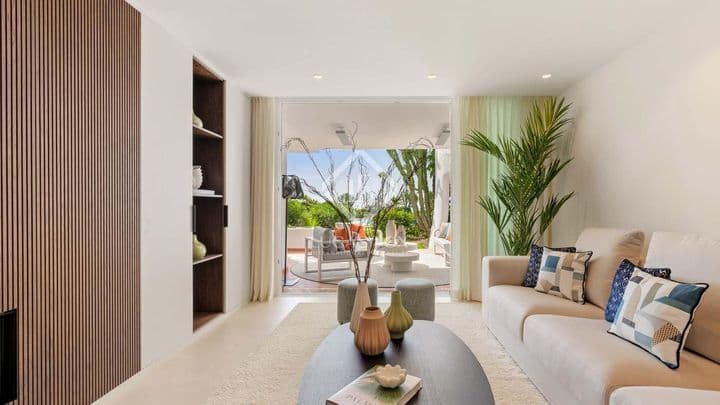 Bliss Seaside: Stunning 3-Bedroom Appartamento al piano terra a Costalita