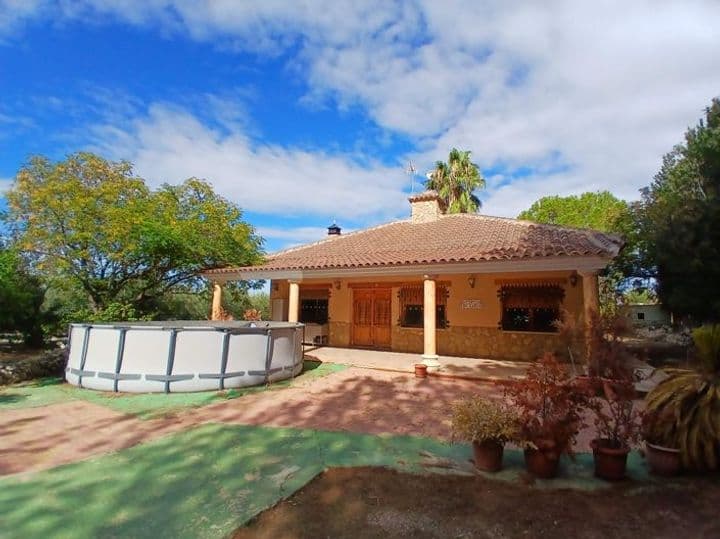 Charming Bungalow in Sunny Oakdale