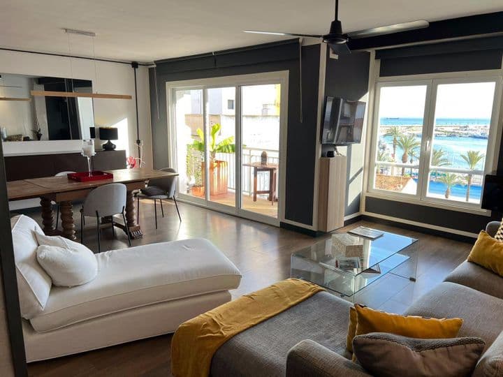 Cozy 3-Bedroom Corner Apartment in Torrevieja – Just 280m from the Beach!