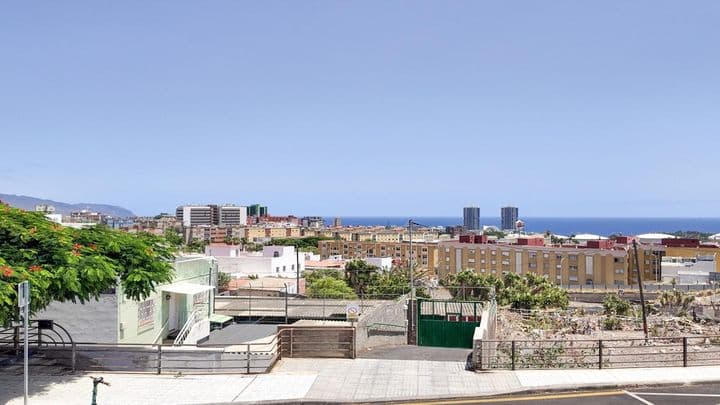 Spacious 6-Bedroom Terraced House in Santa Cruz de Tenerife