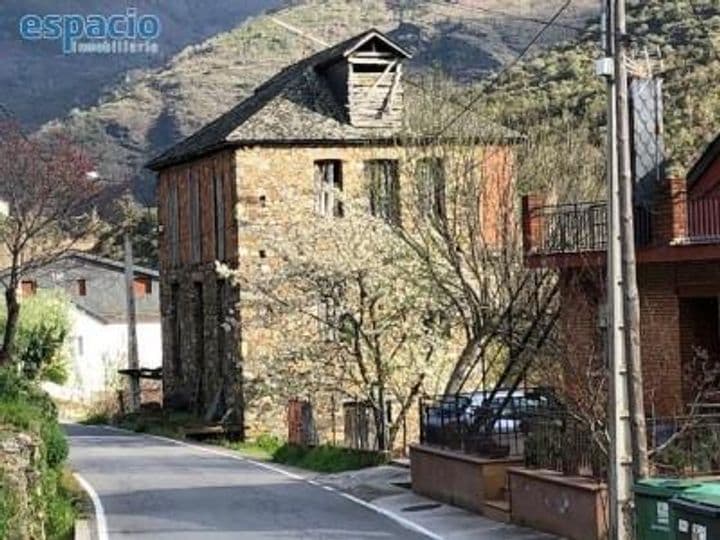 Charming Fixer-Upper in Benuza, Pombriego