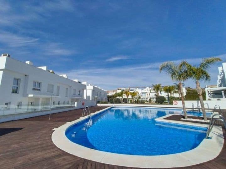 Charmante 3-Zimmer-Stadthaus in Marbella: Ihr Küstenretreat erwacht!