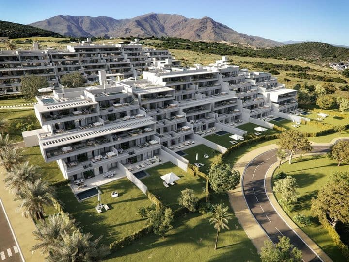 Luxury Living Awaits: Stunning Apartments at Alcazaba Lagoon in Estepona