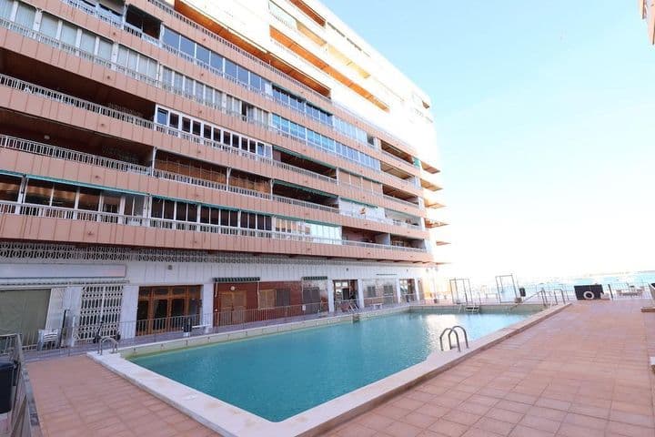 Sunny 3-Bedroom Seaside Retreat in Torrevieja - Stunning Views!