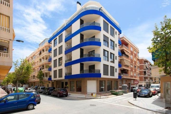 Charming 2-Bedroom Apartment in Downtown Torrevieja with Sea Views