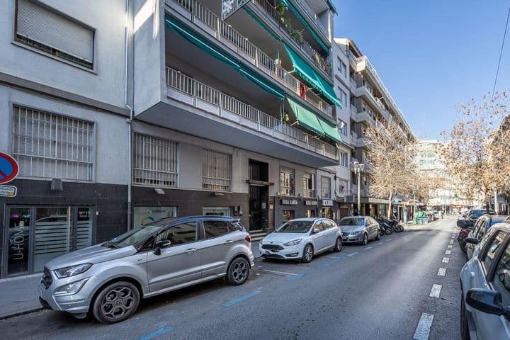 Espectacular Piso en la Esquina de Calle Pedro Antonio de Alarcón, Granada