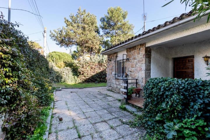 Charming Fixer-Upper in La Canaleja, Galapagar