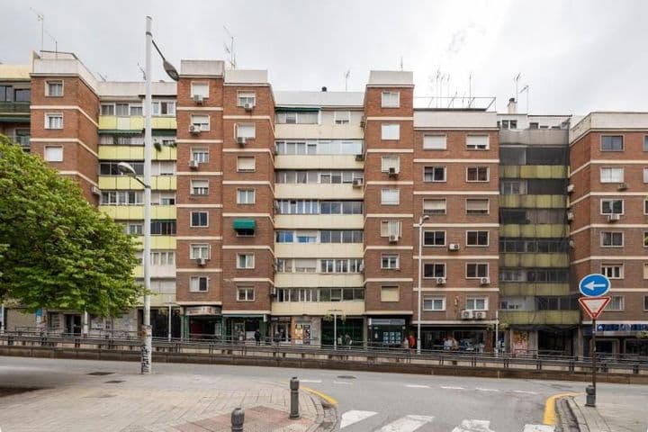 Spacious 3-Bedroom Apartment on Avenida de Madrid