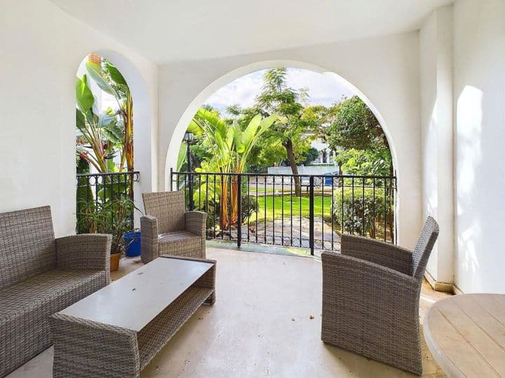 Sunny 2-Bedroom Retreat in Hacienda Beach Complex di Estepona