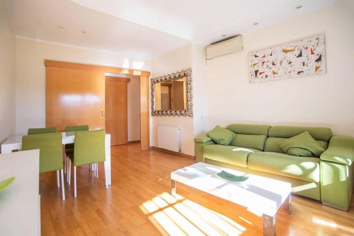 Charming 1-Bedroom Apartment in Barcelona, Carrer de les Jonqueres - Available February 2025